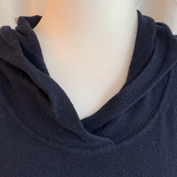 Cute banana republic navy lightweight hoodie. Size XL - Picture 3 of 5